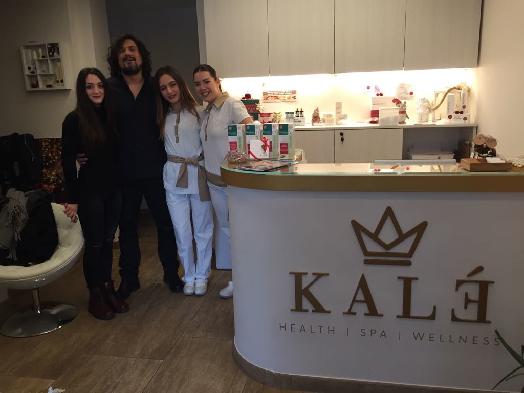 La Staff della KalÃ¨ Spa con Alessandro Borghese